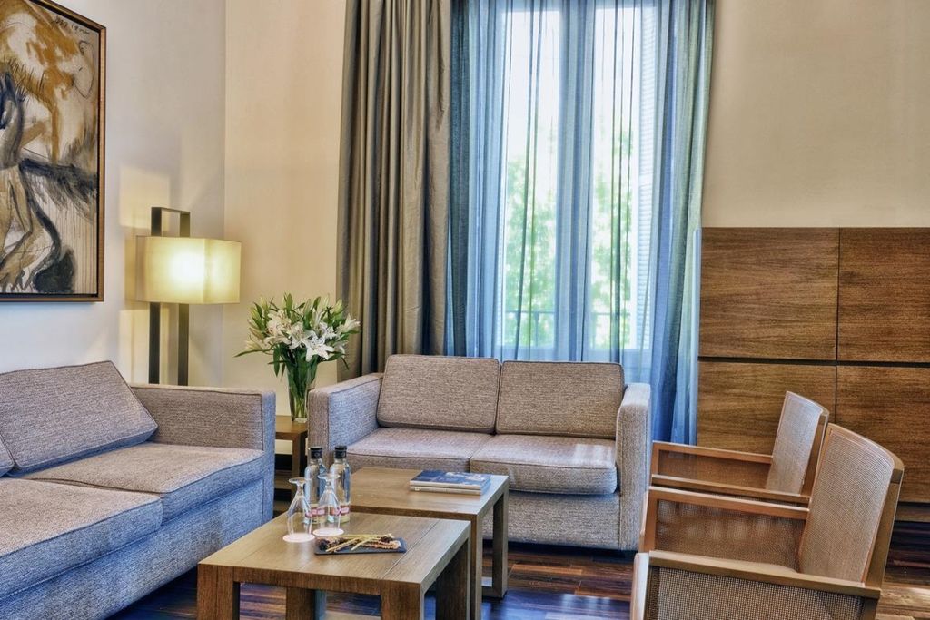 Nh Collection Madrid Palacio De Tepa Εξωτερικό φωτογραφία A living room at the hotel