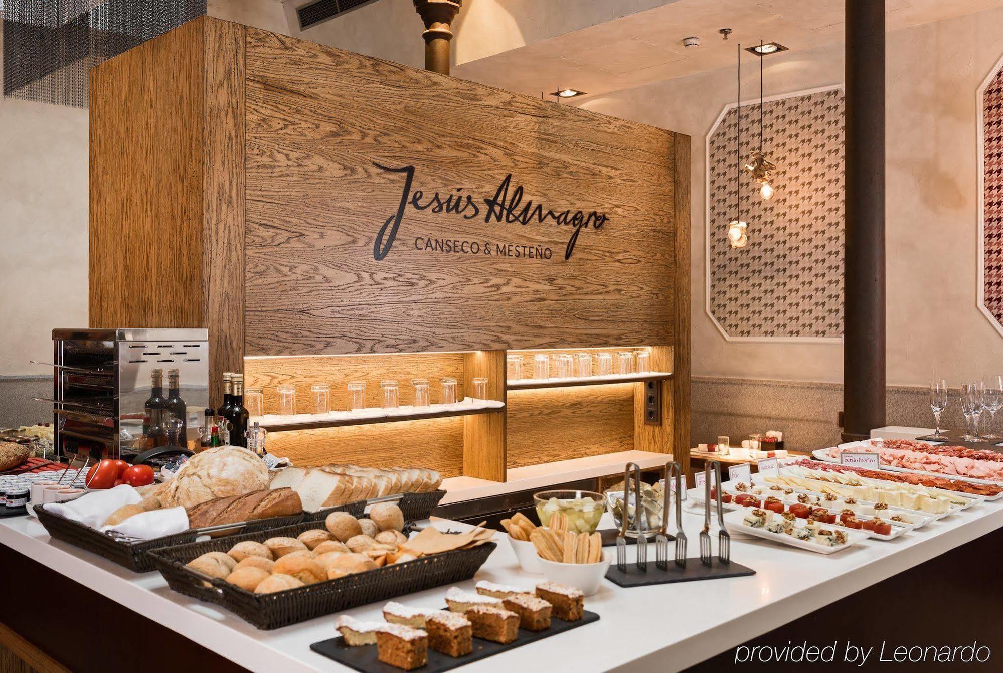 Nh Collection Madrid Palacio De Tepa Εξωτερικό φωτογραφία A typical display at a bakery